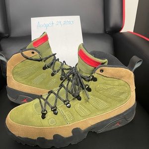 Beef and Broccoli Jordan 9 Excellent shape worn twice Mens  size 13 AR4491-200